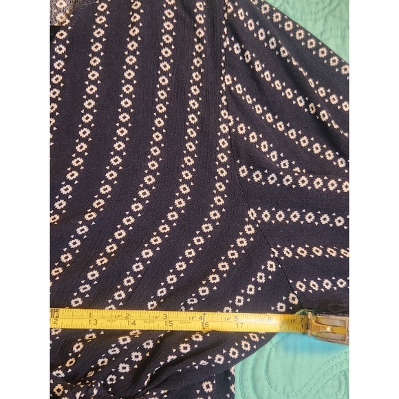 Blush 🖤 J  Medium‎ Black/white Flowers Wide Sleeve Elastic Waist Cropped Blouse - Picture 7 of 8